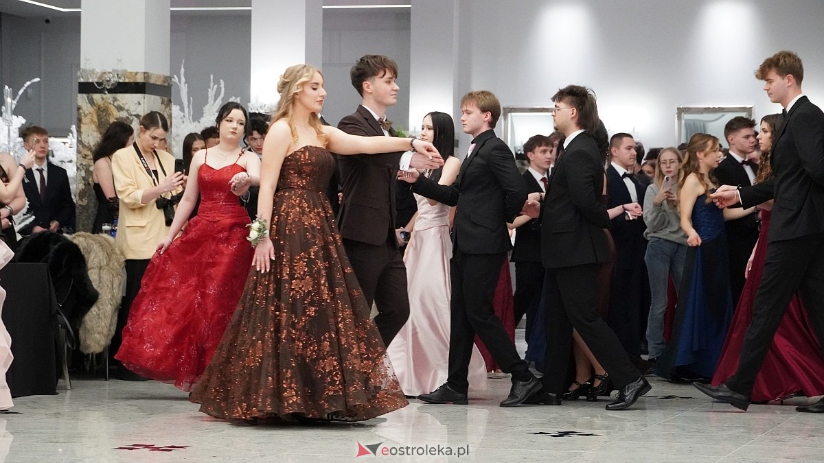 Studniówka III LO w Ostrołęce [03.01.2026] - zdjęcie #477 - eOstroleka.pl