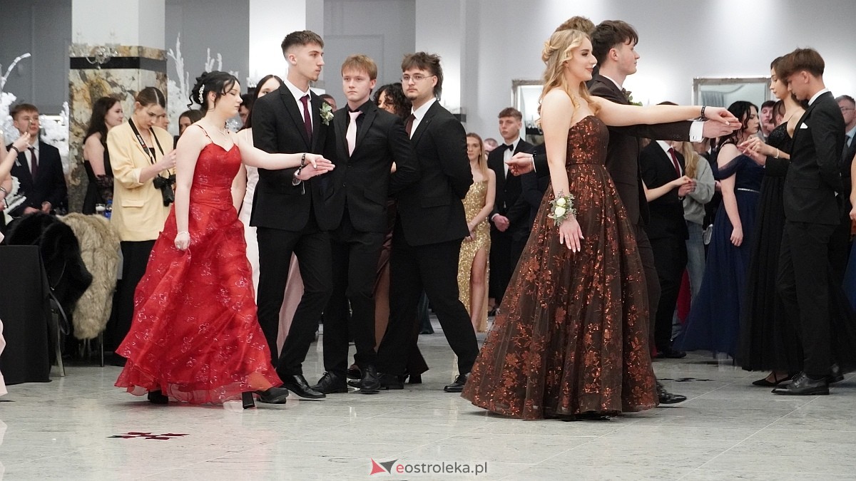 Studniówka III LO w Ostrołęce [03.01.2026] - zdjęcie #474 - eOstroleka.pl