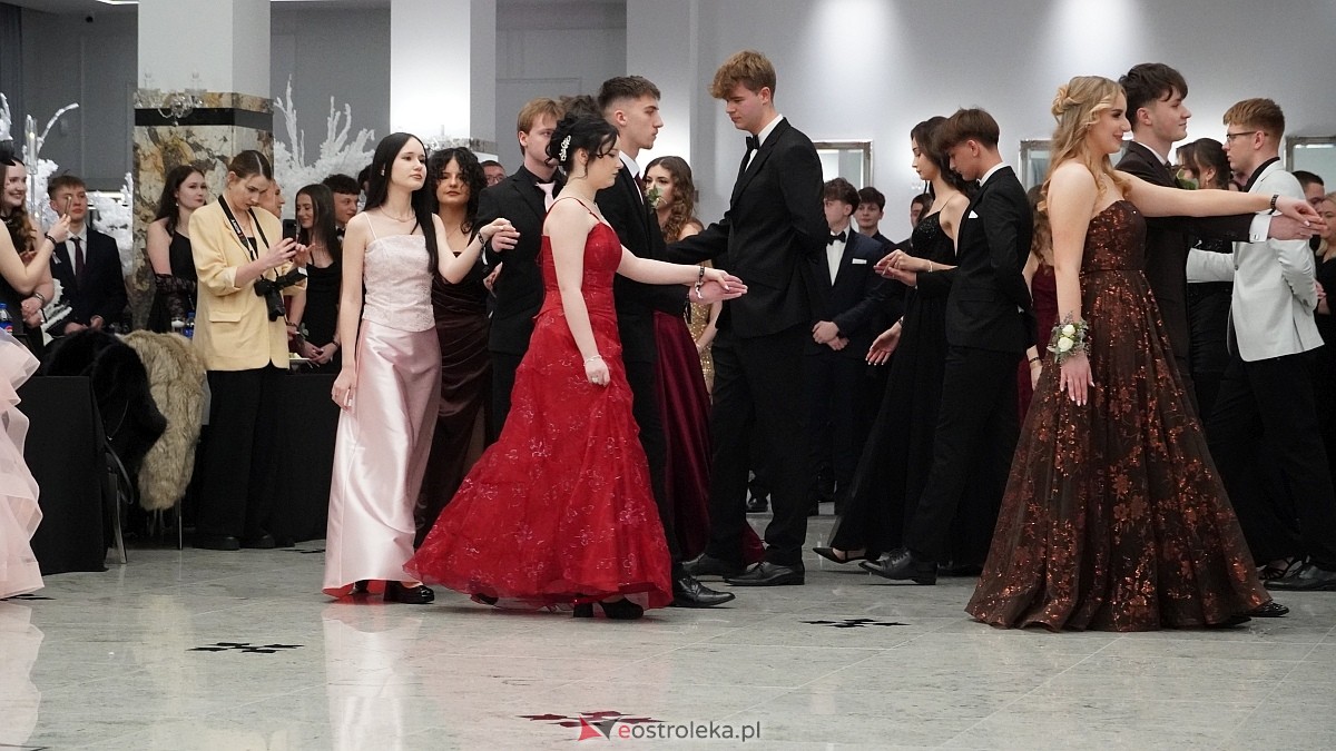 Studniówka III LO w Ostrołęce [03.01.2026] - zdjęcie #471 - eOstroleka.pl