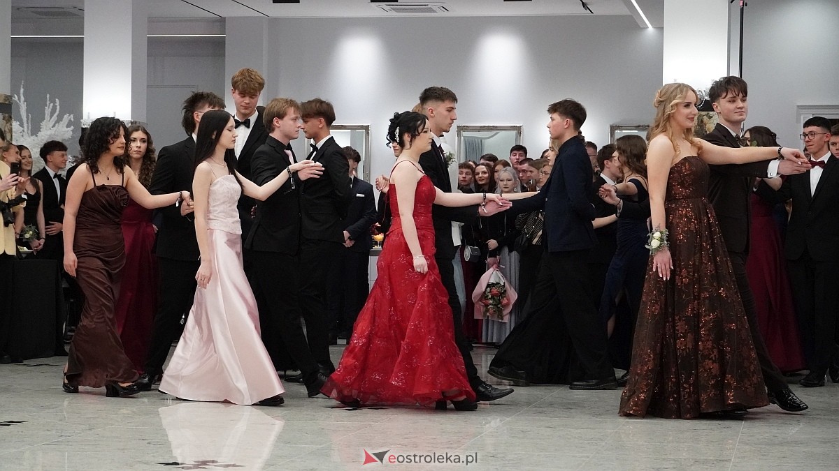 Studniówka III LO w Ostrołęce [03.01.2026] - zdjęcie #468 - eOstroleka.pl