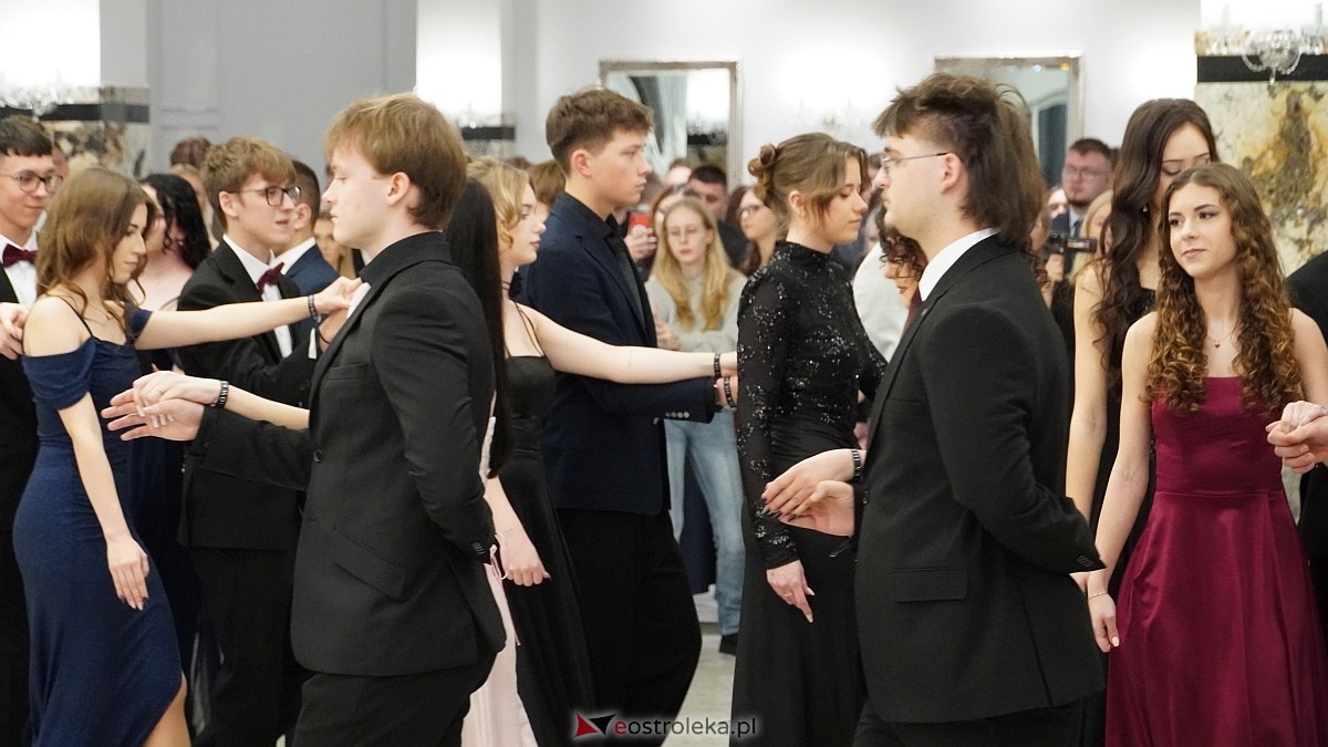 Studniówka III LO w Ostrołęce [03.01.2026] - zdjęcie #465 - eOstroleka.pl