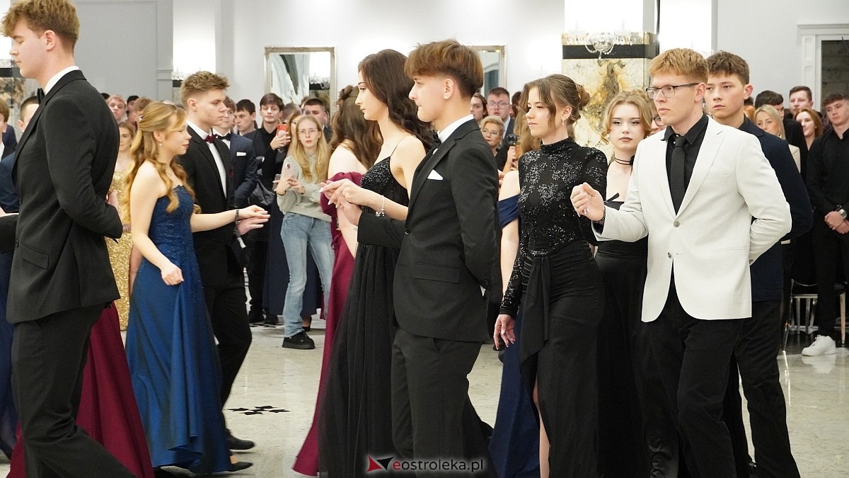 Studniówka III LO w Ostrołęce [03.01.2026] - zdjęcie #456 - eOstroleka.pl