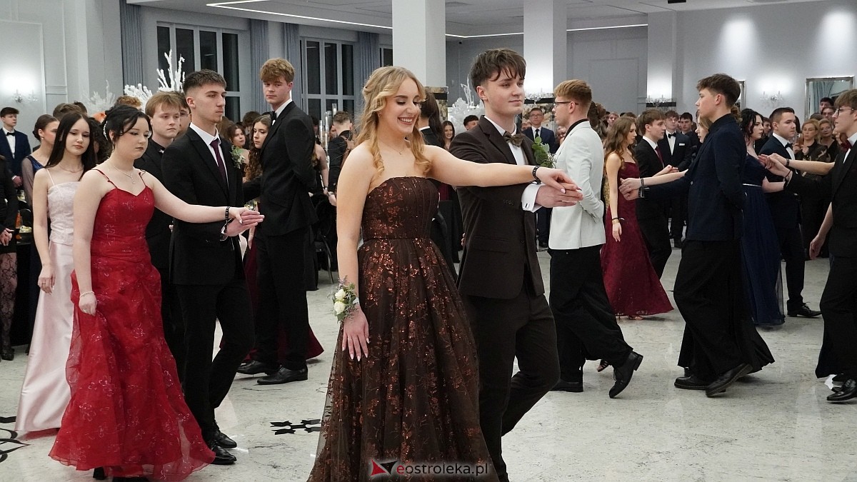 Studniówka III LO w Ostrołęce [03.01.2026] - zdjęcie #450 - eOstroleka.pl