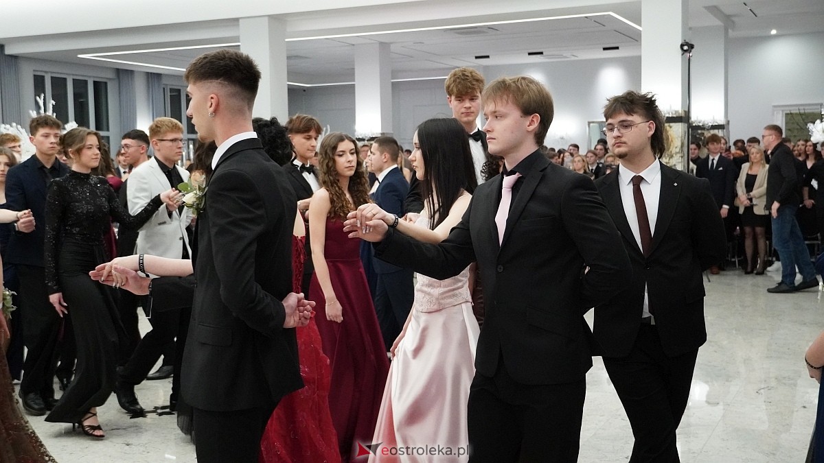 Studniówka III LO w Ostrołęce [03.01.2026] - zdjęcie #435 - eOstroleka.pl