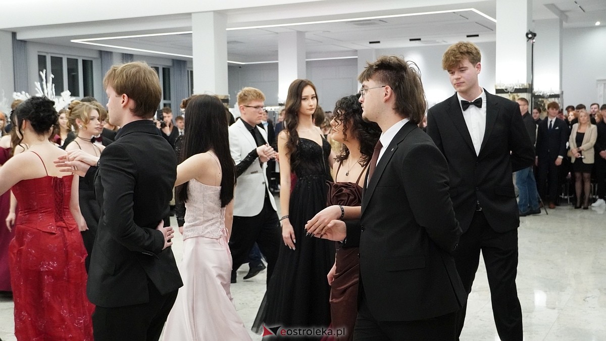 Studniówka III LO w Ostrołęce [03.01.2026] - zdjęcie #432 - eOstroleka.pl