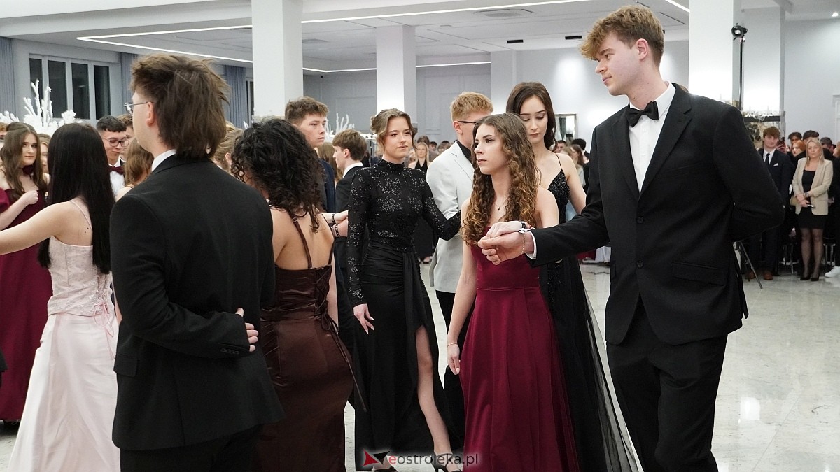 Studniówka III LO w Ostrołęce [03.01.2026] - zdjęcie #429 - eOstroleka.pl