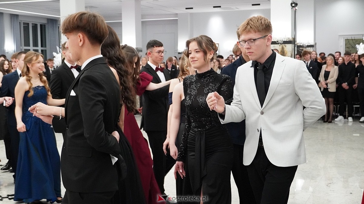 Studniówka III LO w Ostrołęce [03.01.2026] - zdjęcie #423 - eOstroleka.pl