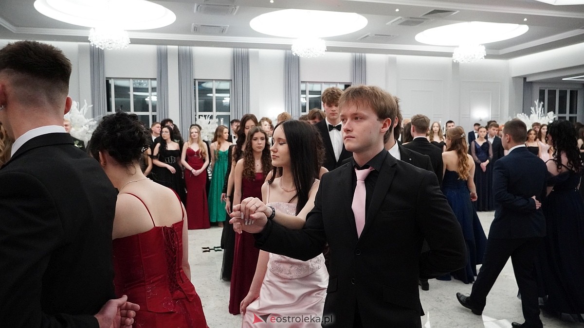 Studniówka III LO w Ostrołęce [03.01.2026] - zdjęcie #411 - eOstroleka.pl