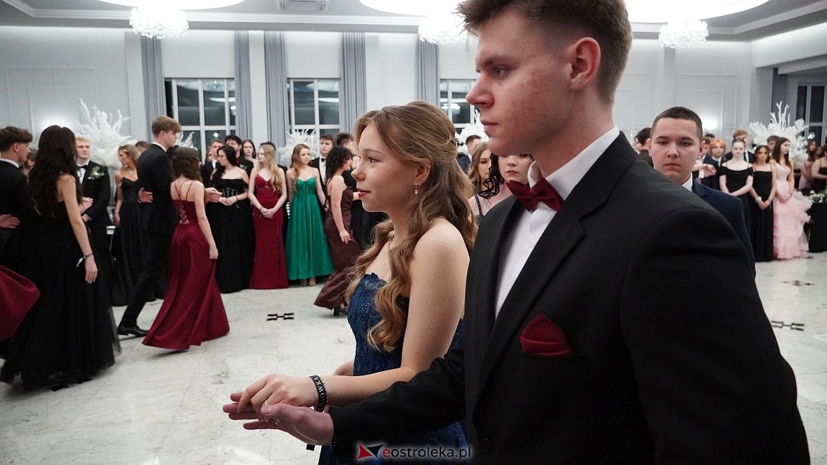 Studniówka III LO w Ostrołęce [03.01.2026] - zdjęcie #387 - eOstroleka.pl