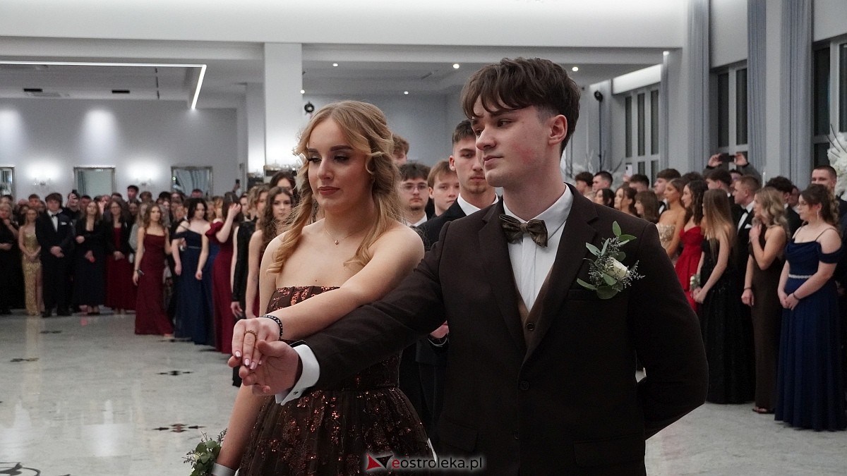 Studniówka III LO w Ostrołęce [03.01.2026] - zdjęcie #381 - eOstroleka.pl