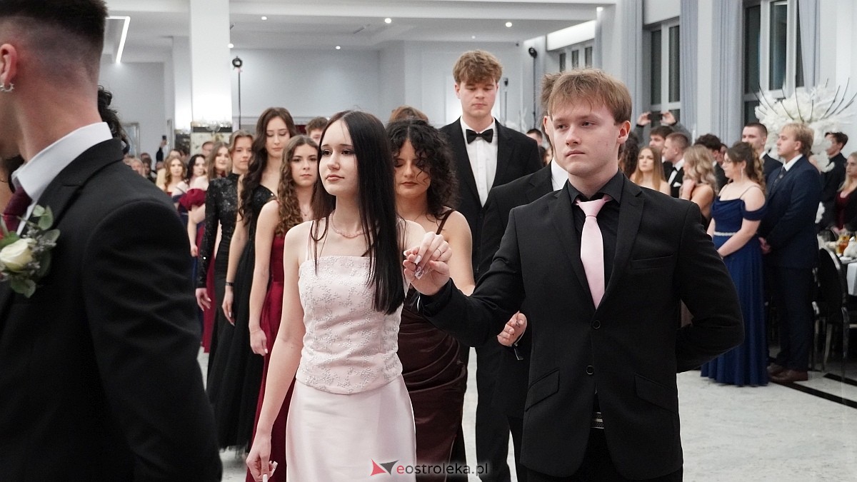 Studniówka III LO w Ostrołęce [03.01.2026] - zdjęcie #379 - eOstroleka.pl