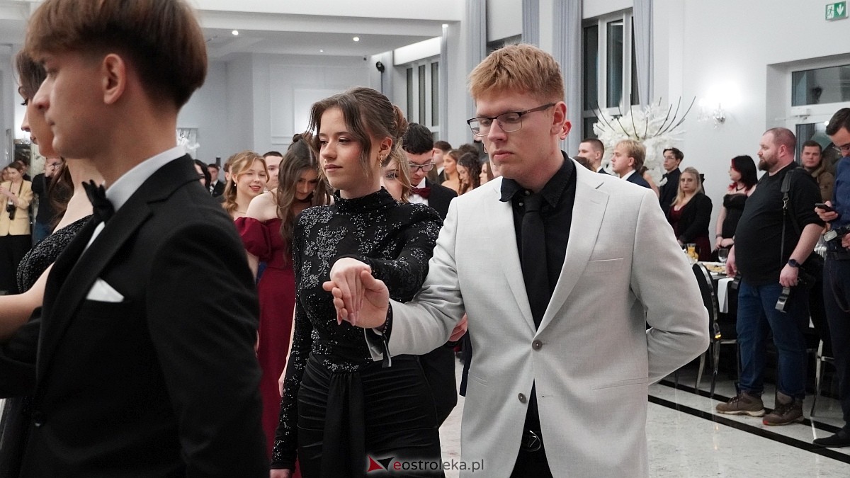 Studniówka III LO w Ostrołęce [03.01.2026] - zdjęcie #375 - eOstroleka.pl