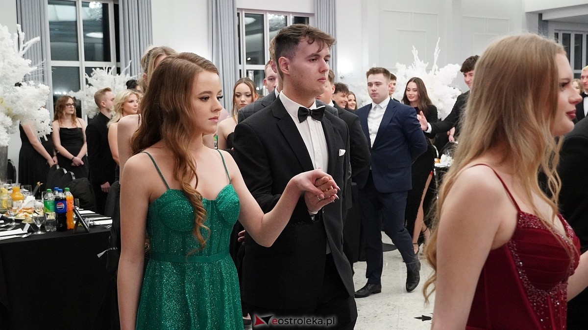 Studniówka III LO w Ostrołęce [03.01.2026] - zdjęcie #460 - eOstroleka.pl