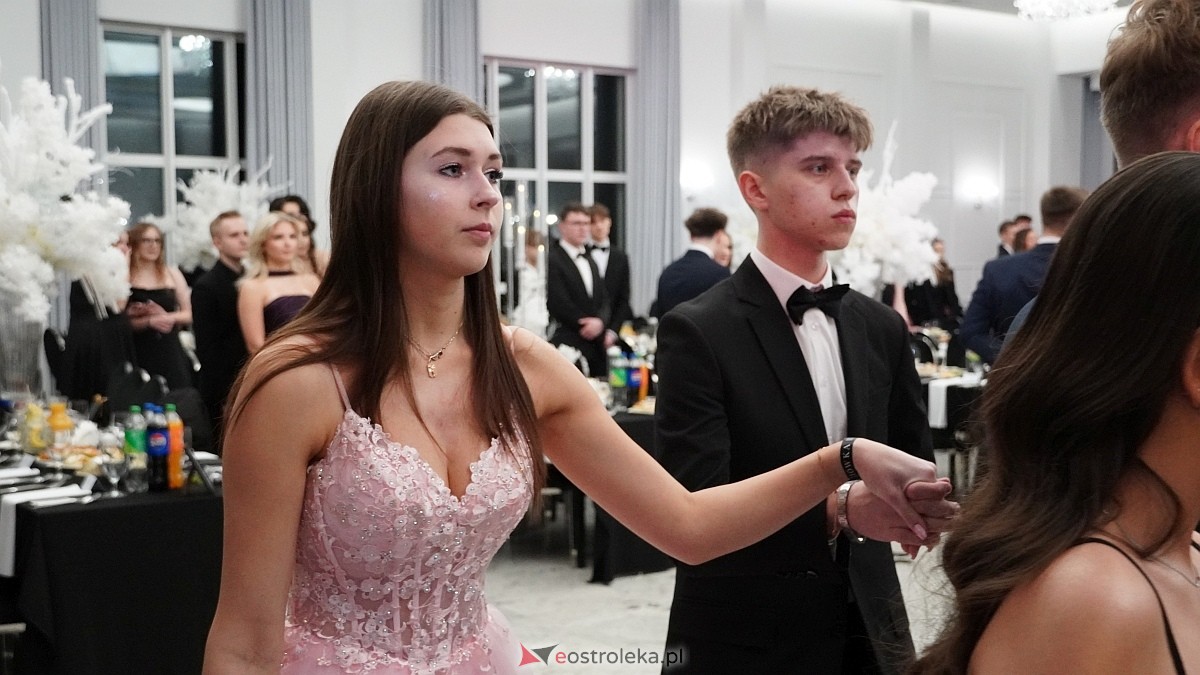 Studniówka III LO w Ostrołęce [03.01.2026] - zdjęcie #421 - eOstroleka.pl