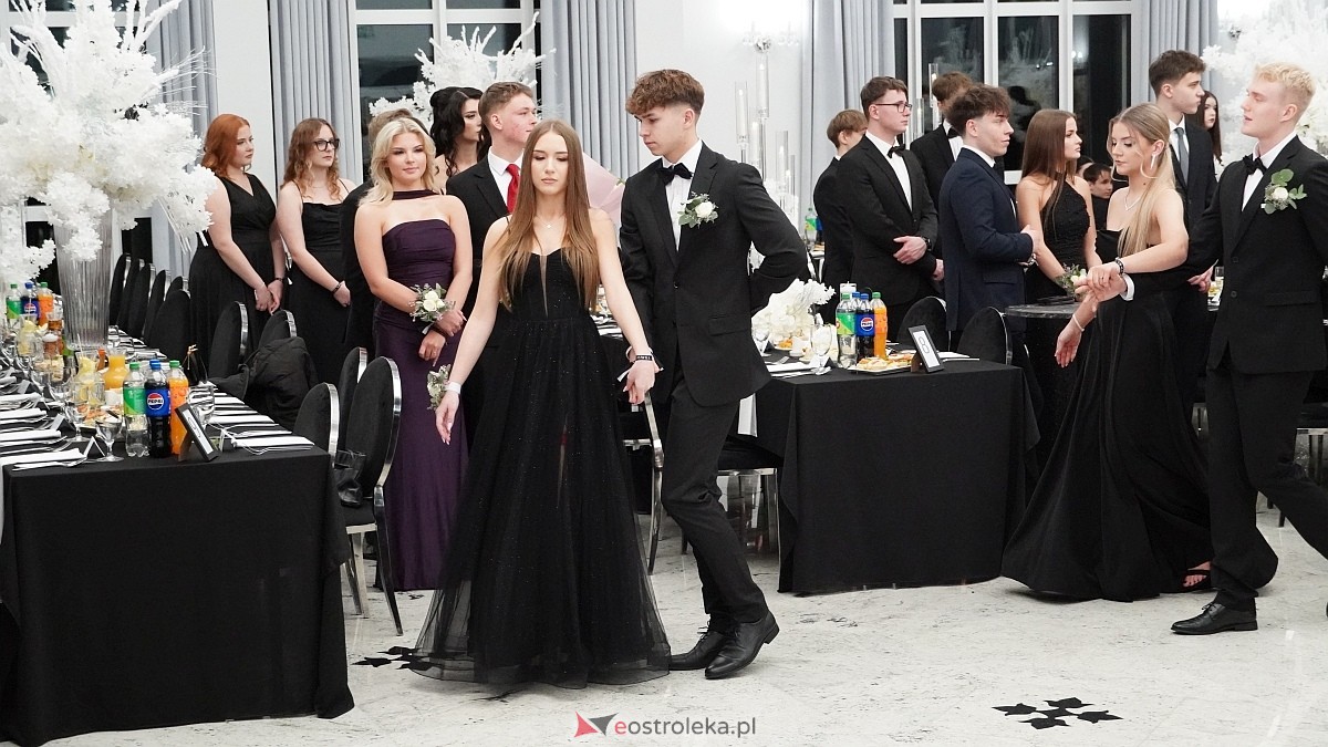 Studniówka III LO w Ostrołęce [03.01.2026] - zdjęcie #391 - eOstroleka.pl