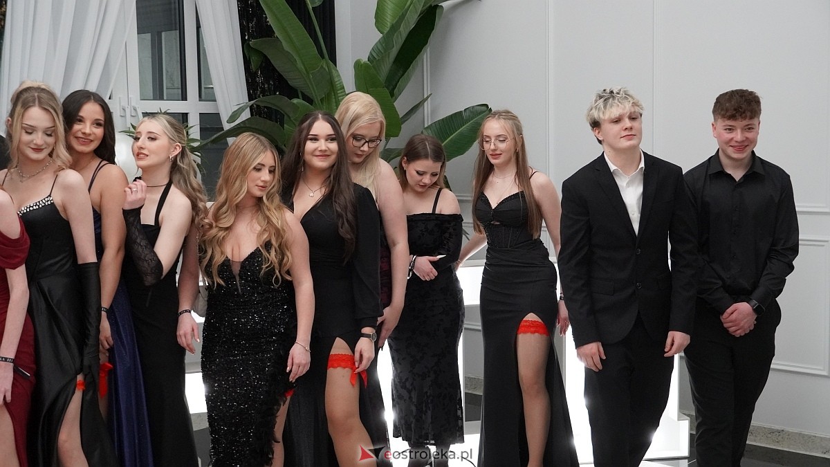 Studniówka III LO w Ostrołęce [03.01.2026] - zdjęcie #284 - eOstroleka.pl