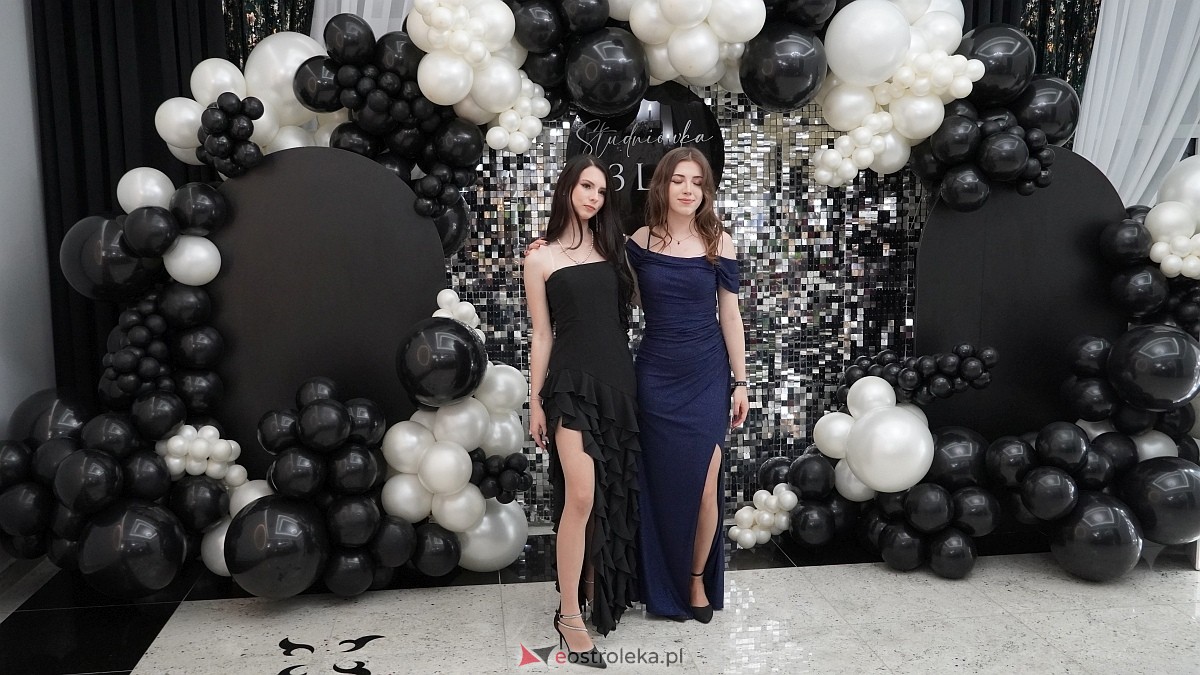 Studniówka III LO w Ostrołęce [03.01.2026] - zdjęcie #261 - eOstroleka.pl