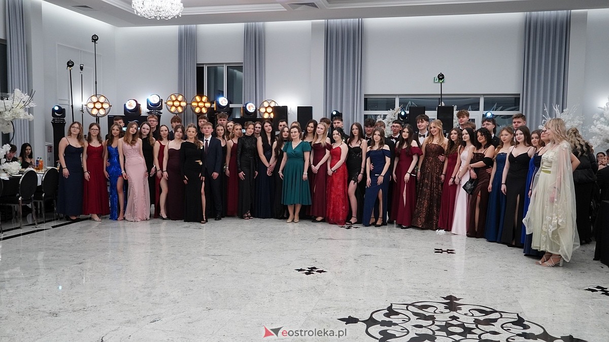 Studniówka III LO w Ostrołęce [03.01.2026] - zdjęcie #210 - eOstroleka.pl