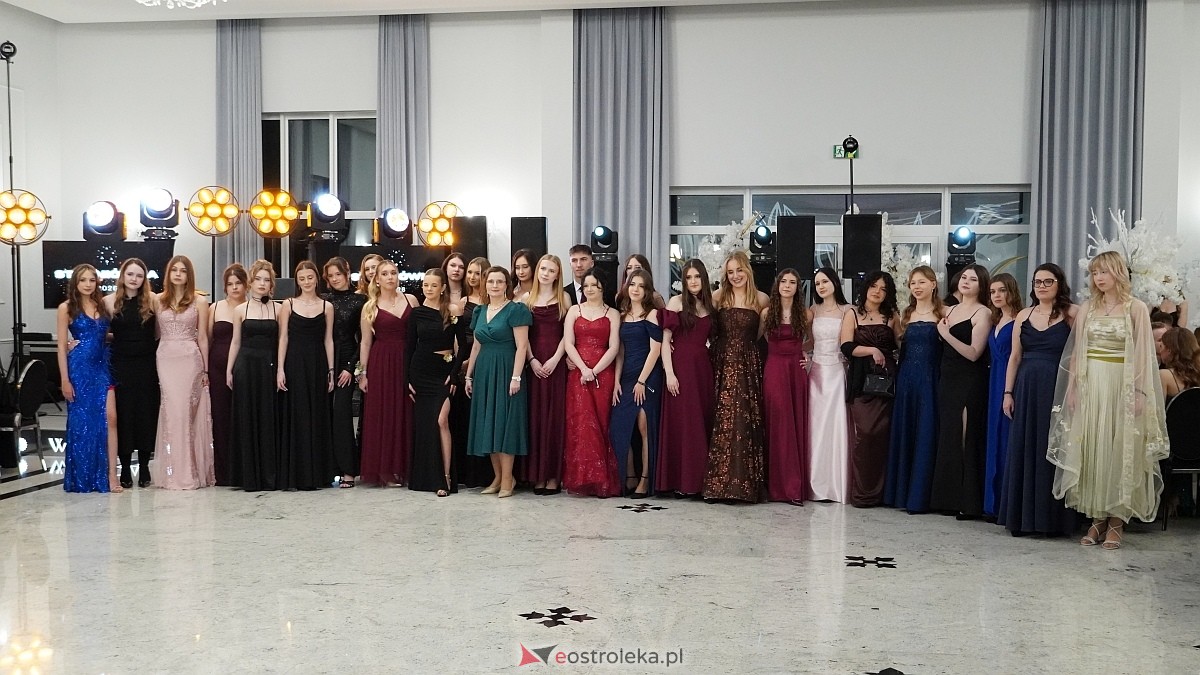 Studniówka III LO w Ostrołęce [03.01.2026] - zdjęcie #208 - eOstroleka.pl