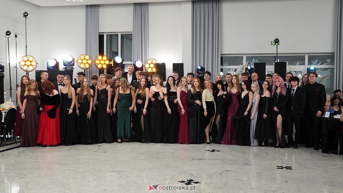 Studniówka III LO w Ostrołęce [03.01.2026] - zdjęcie #206 - eOstroleka.pl