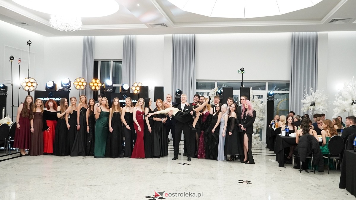 Studniówka III LO w Ostrołęce [03.01.2026] - zdjęcie #200 - eOstroleka.pl