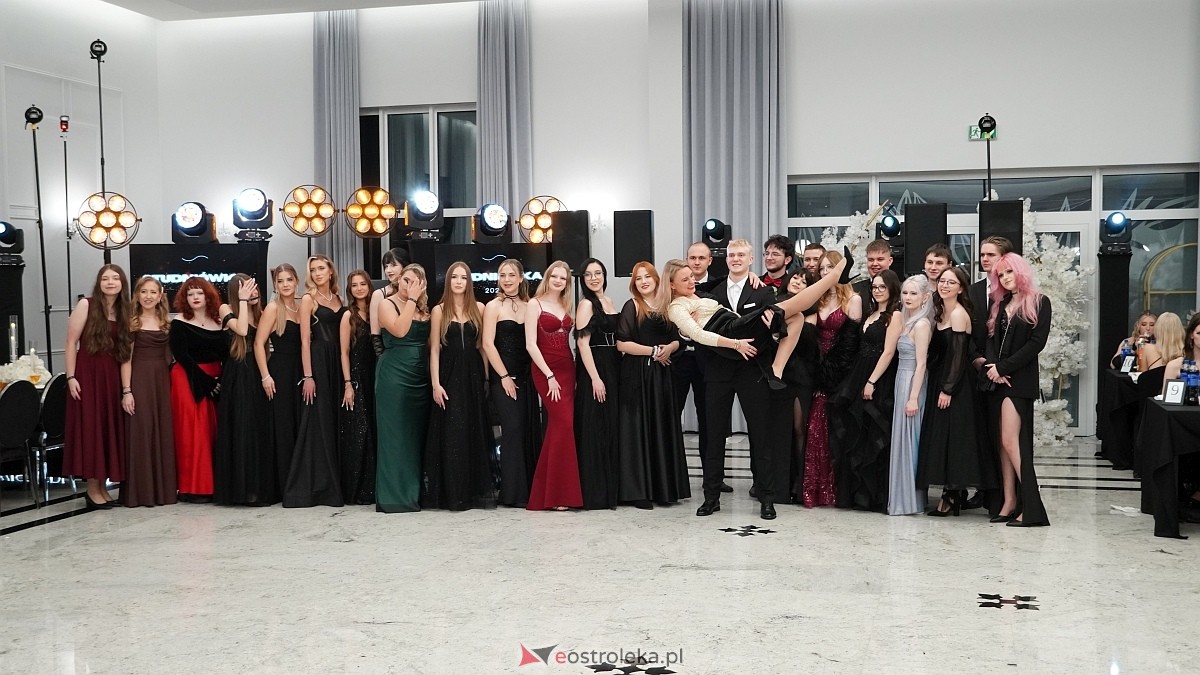 Studniówka III LO w Ostrołęce [03.01.2026] - zdjęcie #198 - eOstroleka.pl