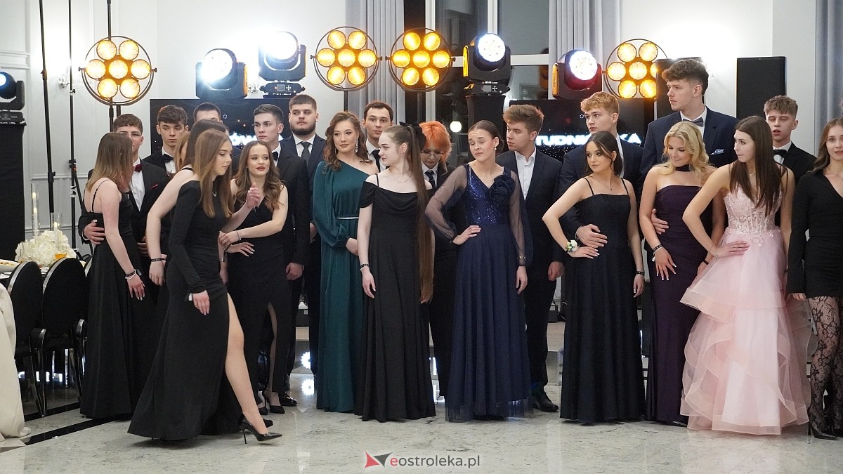 Studniówka III LO w Ostrołęce [03.01.2026] - zdjęcie #184 - eOstroleka.pl