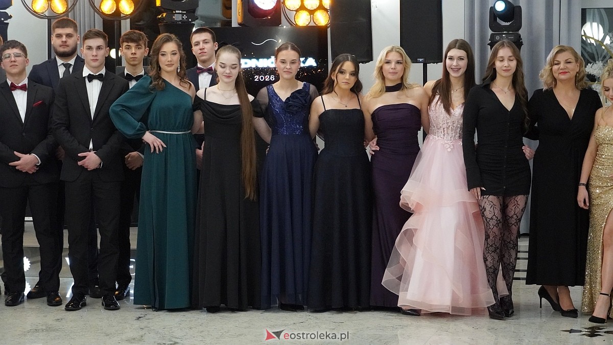 Studniówka III LO w Ostrołęce [03.01.2026] - zdjęcie #247 - eOstroleka.pl