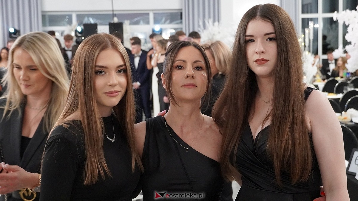 Studniówka III LO w Ostrołęce [03.01.2026] - zdjęcie #243 - eOstroleka.pl