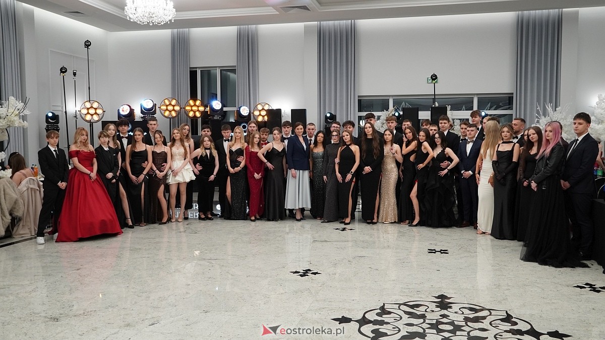 Studniówka III LO w Ostrołęce [03.01.2026] - zdjęcie #241 - eOstroleka.pl