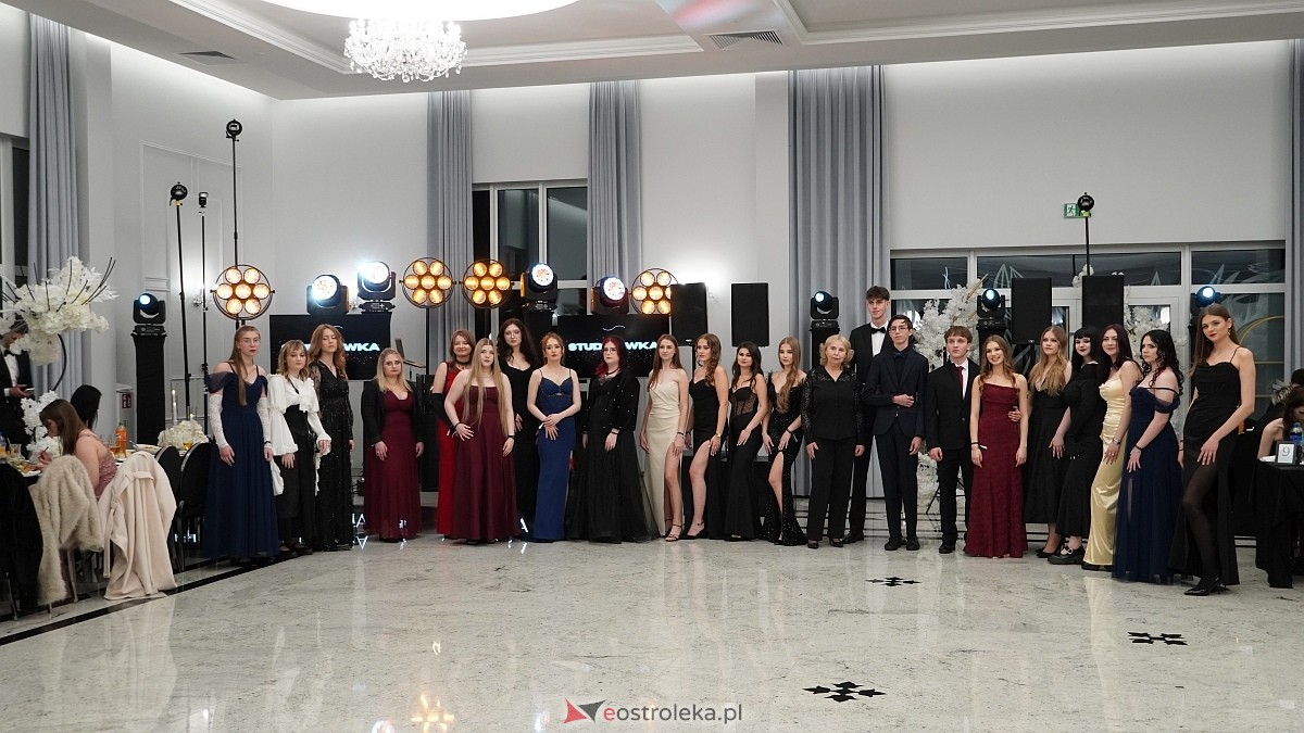 Studniówka III LO w Ostrołęce [03.01.2026] - zdjęcie #229 - eOstroleka.pl