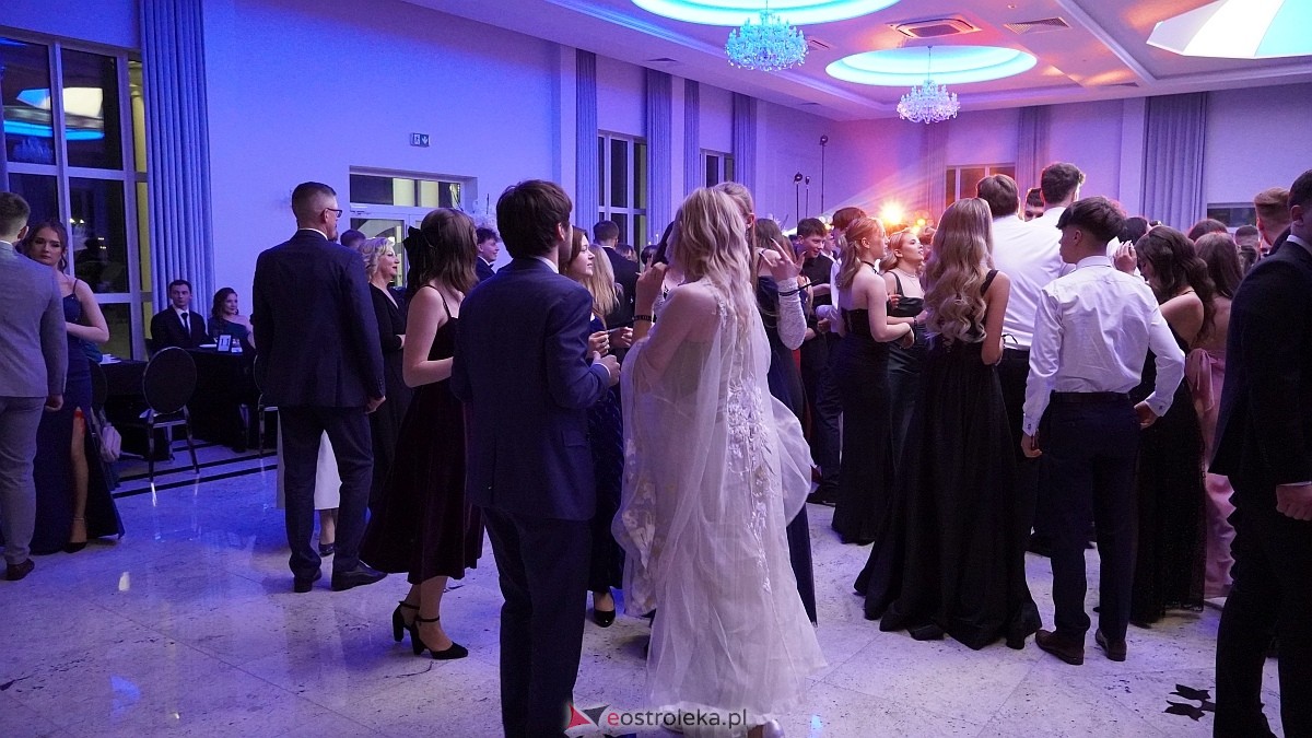 Studniówka III LO w Ostrołęce [03.01.2026] - zdjęcie #215 - eOstroleka.pl