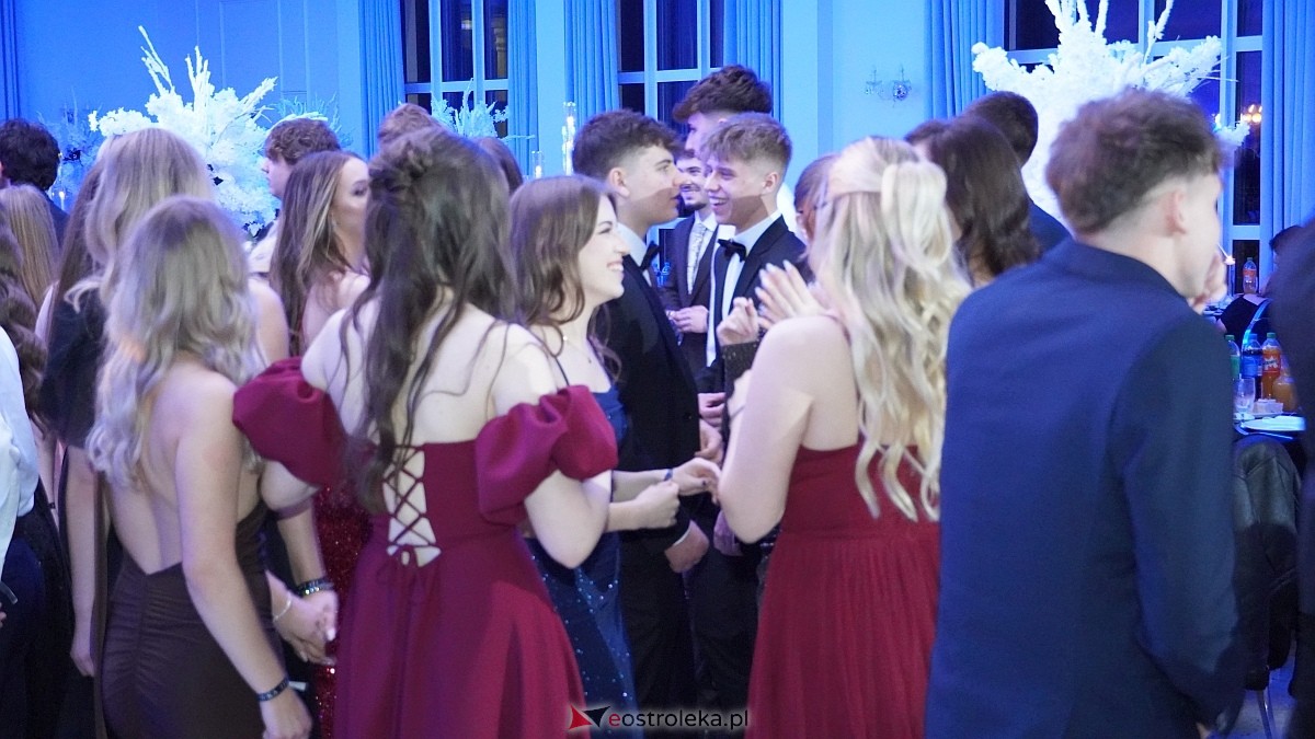 Studniówka III LO w Ostrołęce [03.01.2026] - zdjęcie #211 - eOstroleka.pl