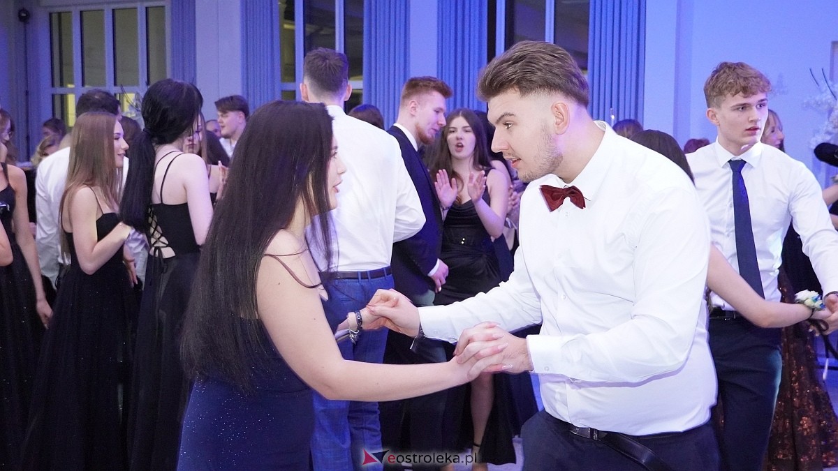 Studniówka III LO w Ostrołęce [03.01.2026] - zdjęcie #187 - eOstroleka.pl