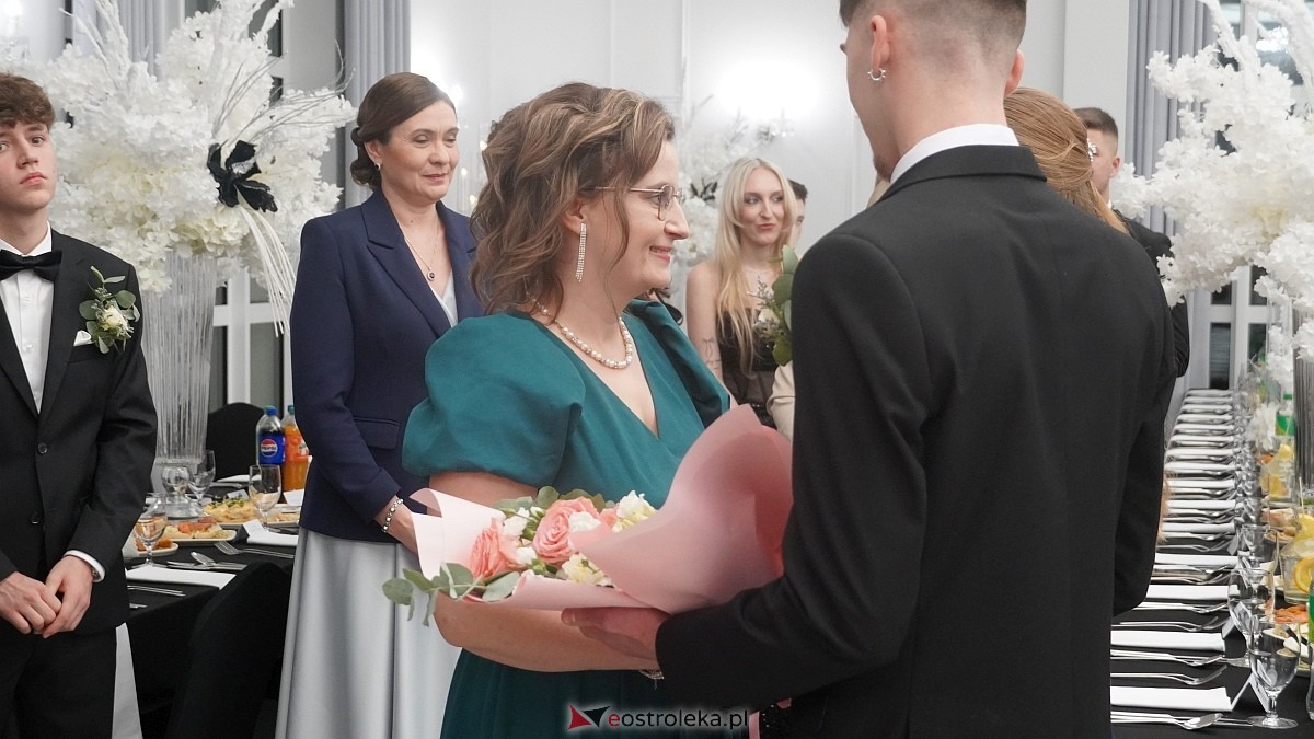 Studniówka III LO w Ostrołęce [03.01.2026] - zdjęcie #356 - eOstroleka.pl