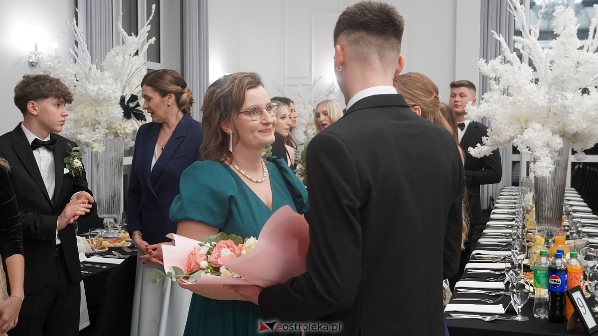 Studniówka III LO w Ostrołęce [03.01.2026] - zdjęcie #355 - eOstroleka.pl