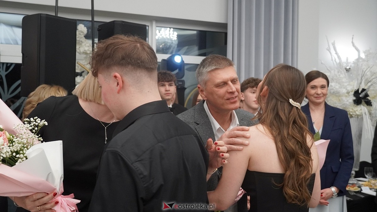 Studniówka III LO w Ostrołęce [03.01.2026] - zdjęcie #345 - eOstroleka.pl