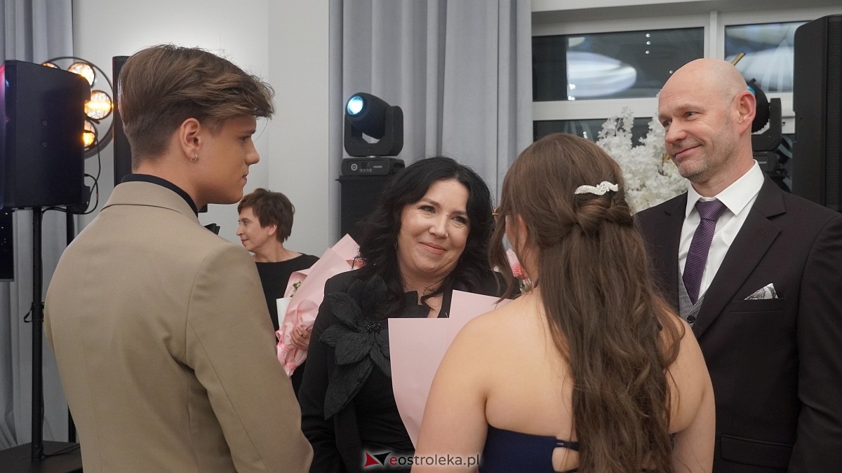 Studniówka III LO w Ostrołęce [03.01.2026] - zdjęcie #333 - eOstroleka.pl