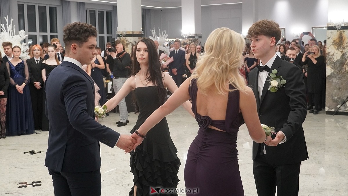 Studniówka III LO w Ostrołęce [03.01.2026] - zdjęcie #310 - eOstroleka.pl