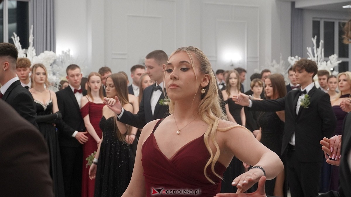 Studniówka III LO w Ostrołęce [03.01.2026] - zdjęcie #305 - eOstroleka.pl