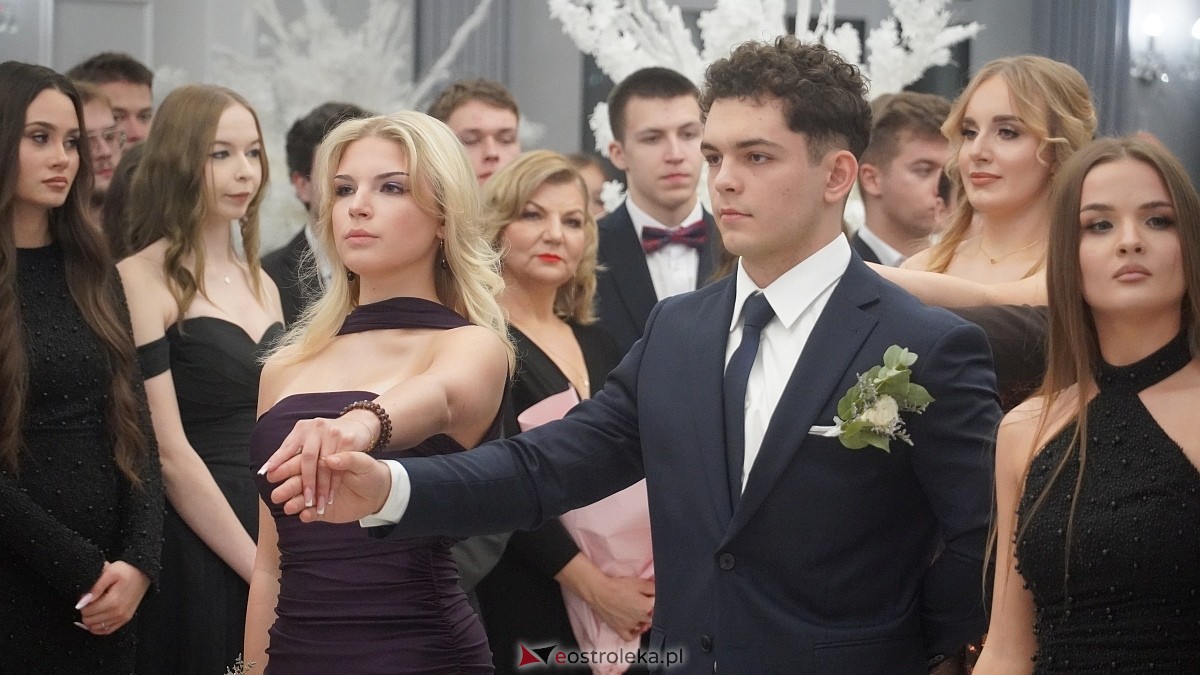 Studniówka III LO w Ostrołęce [03.01.2026] - zdjęcie #300 - eOstroleka.pl