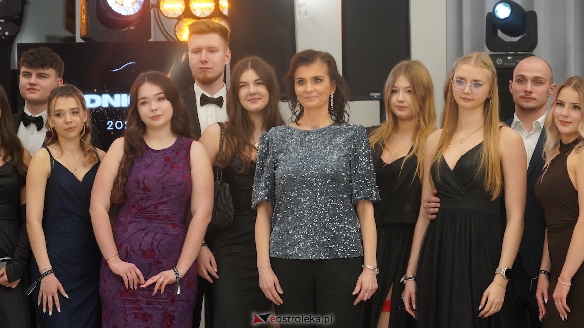 Studniówka III LO w Ostrołęce [03.01.2026] - zdjęcie #130 - eOstroleka.pl