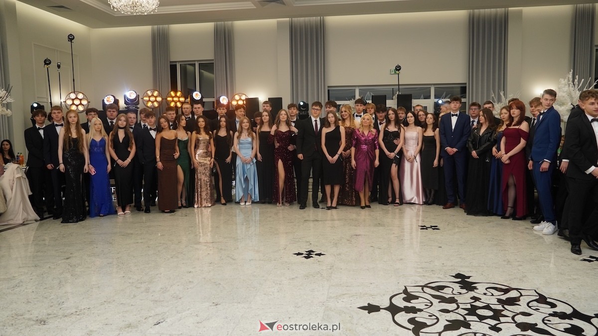 Studniówka III LO w Ostrołęce [03.01.2026] - zdjęcie #124 - eOstroleka.pl