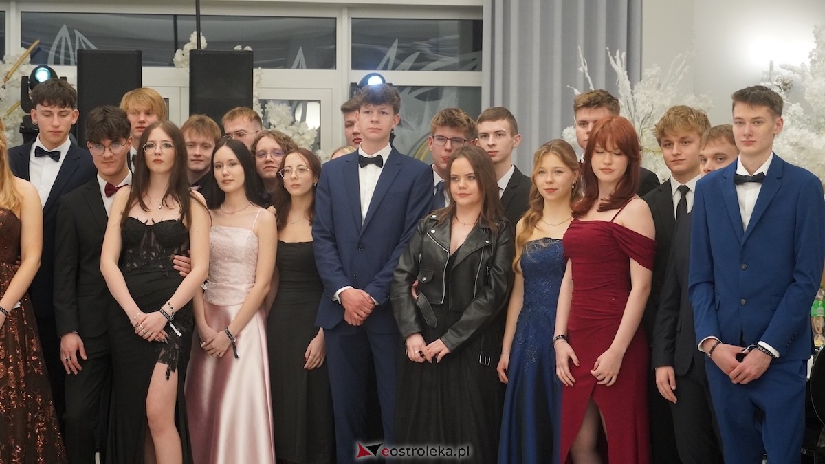 Studniówka III LO w Ostrołęce [03.01.2026] - zdjęcie #120 - eOstroleka.pl