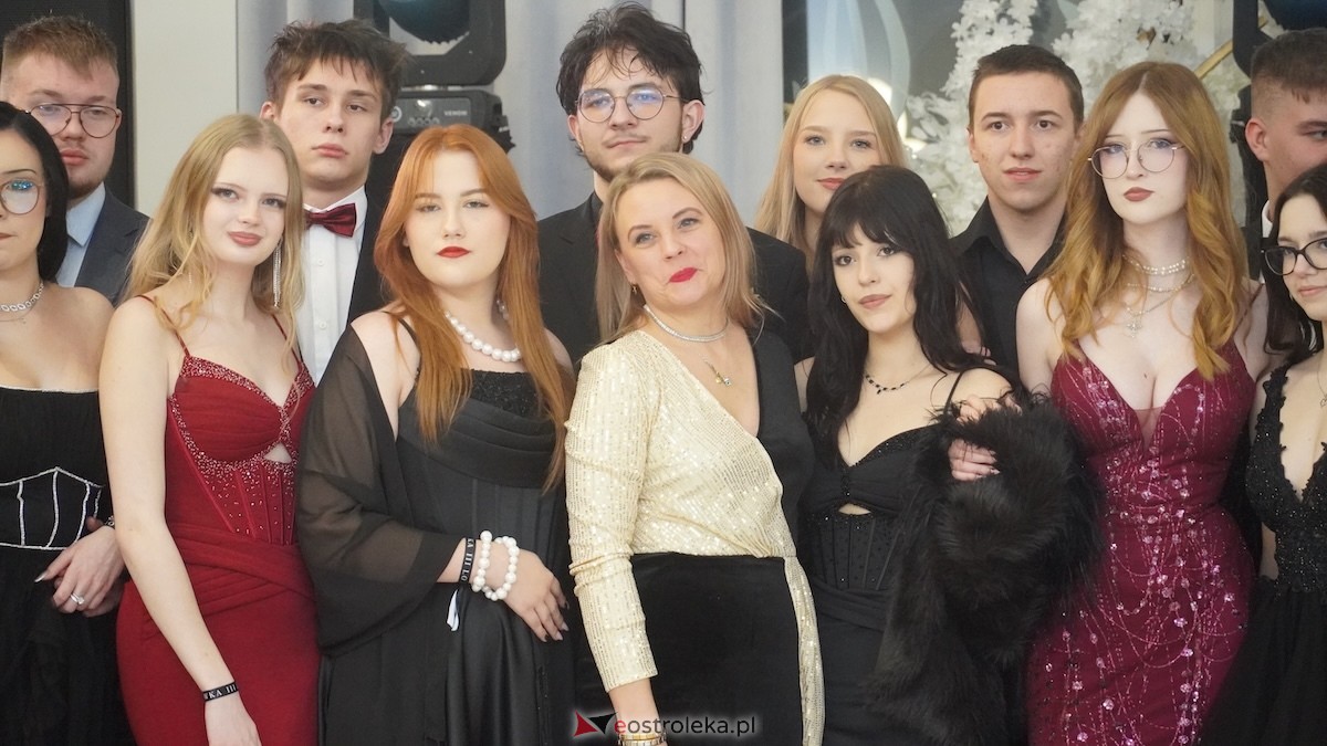 Studniówka III LO w Ostrołęce [03.01.2026] - zdjęcie #108 - eOstroleka.pl