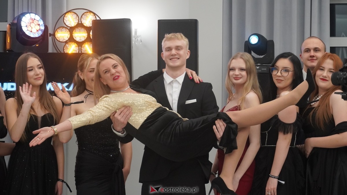 Studniówka III LO w Ostrołęce [03.01.2026] - zdjęcie #100 - eOstroleka.pl