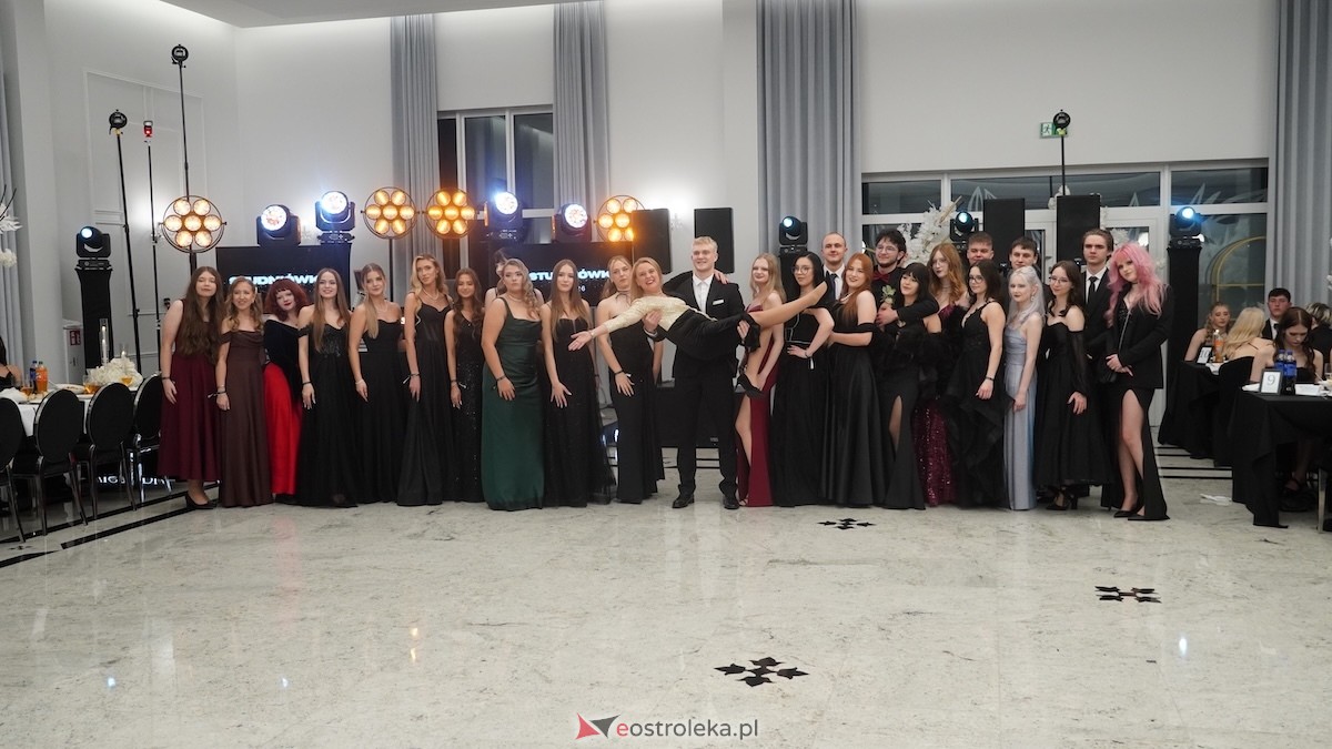 Studniówka III LO w Ostrołęce [03.01.2026] - zdjęcie #97 - eOstroleka.pl