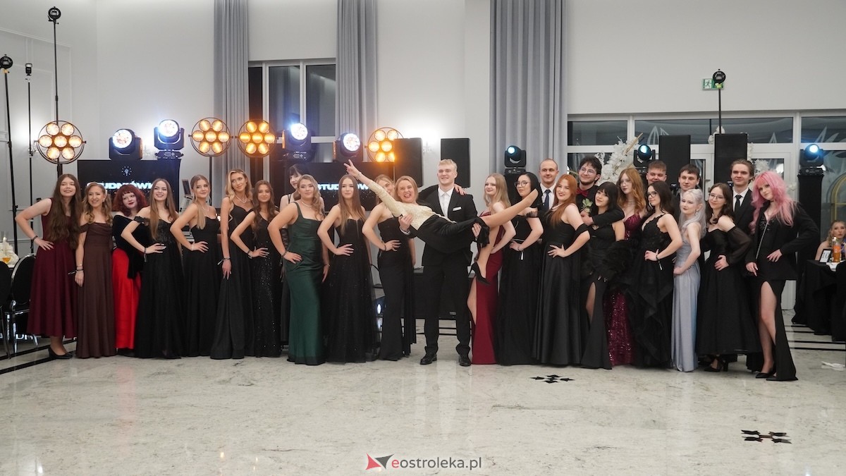 Studniówka III LO w Ostrołęce [03.01.2026] - zdjęcie #95 - eOstroleka.pl