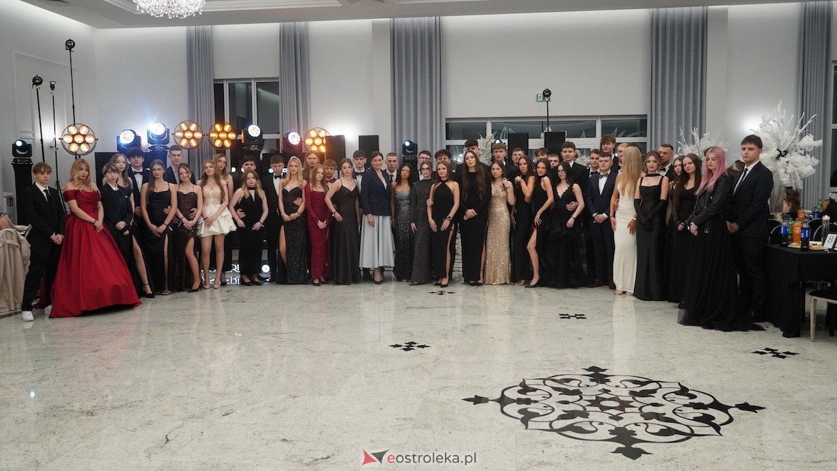 Studniówka III LO w Ostrołęce [03.01.2026] - zdjęcie #75 - eOstroleka.pl