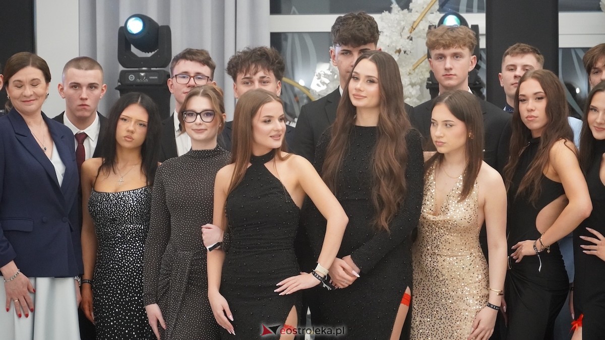 Studniówka III LO w Ostrołęce [03.01.2026] - zdjęcie #74 - eOstroleka.pl